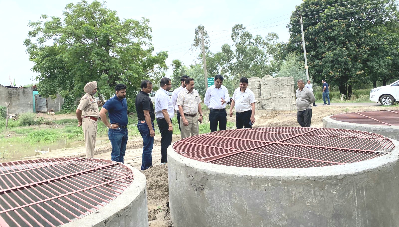 A visit to the structures built by the Central Jal Shakti team related to water conservation